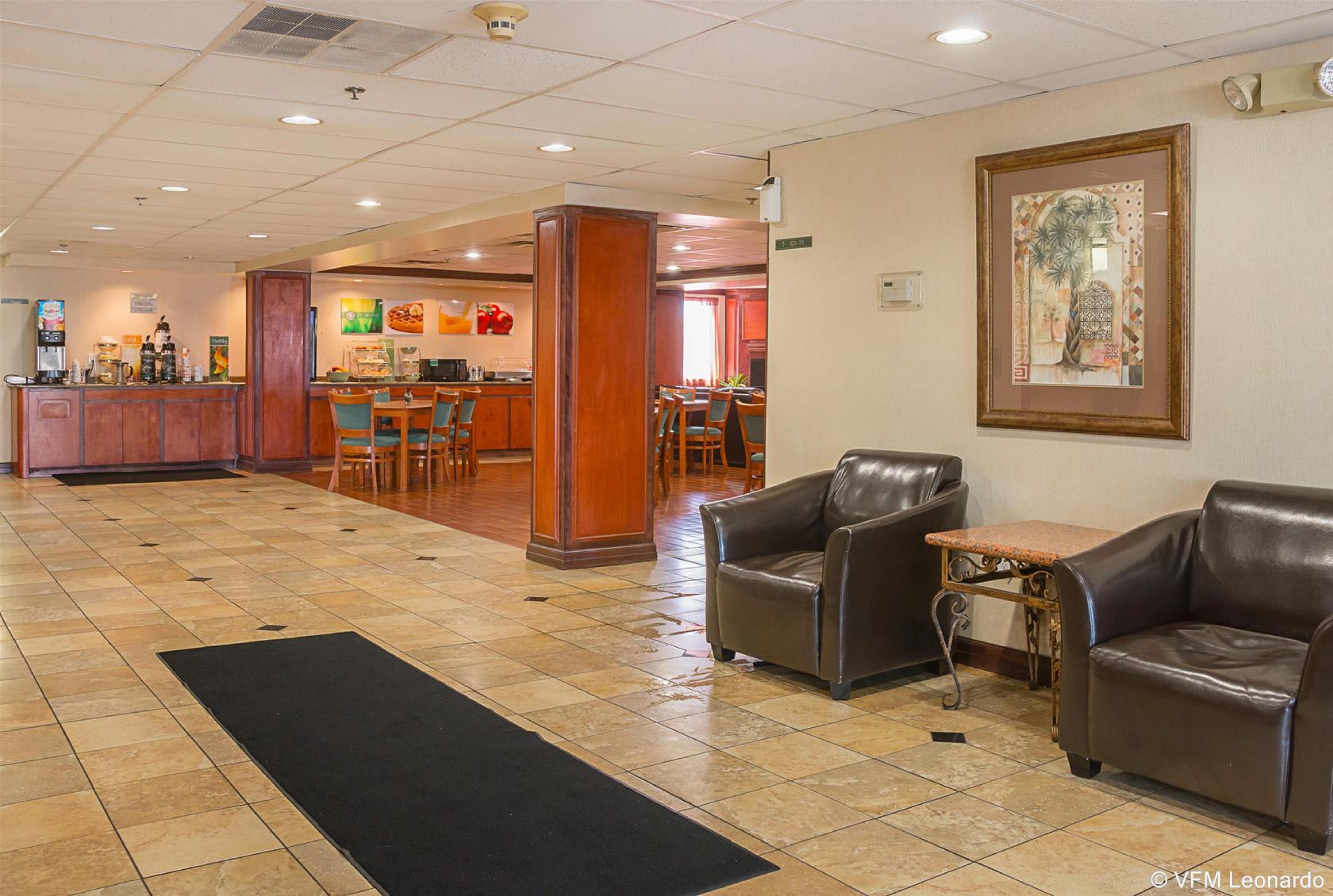 Quality Inn & Suites Detroit Metro Airport Romulus Dış mekan fotoğraf