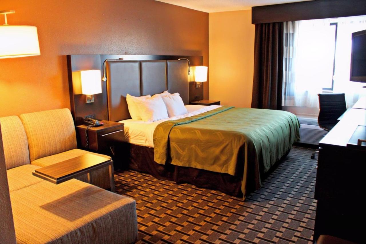 Quality Inn & Suites Detroit Metro Airport Romulus Dış mekan fotoğraf