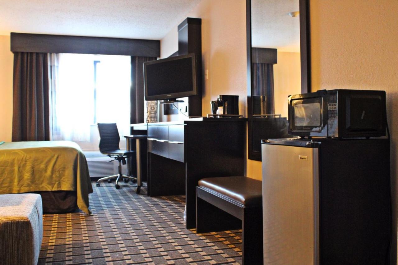 Quality Inn & Suites Detroit Metro Airport Romulus Dış mekan fotoğraf