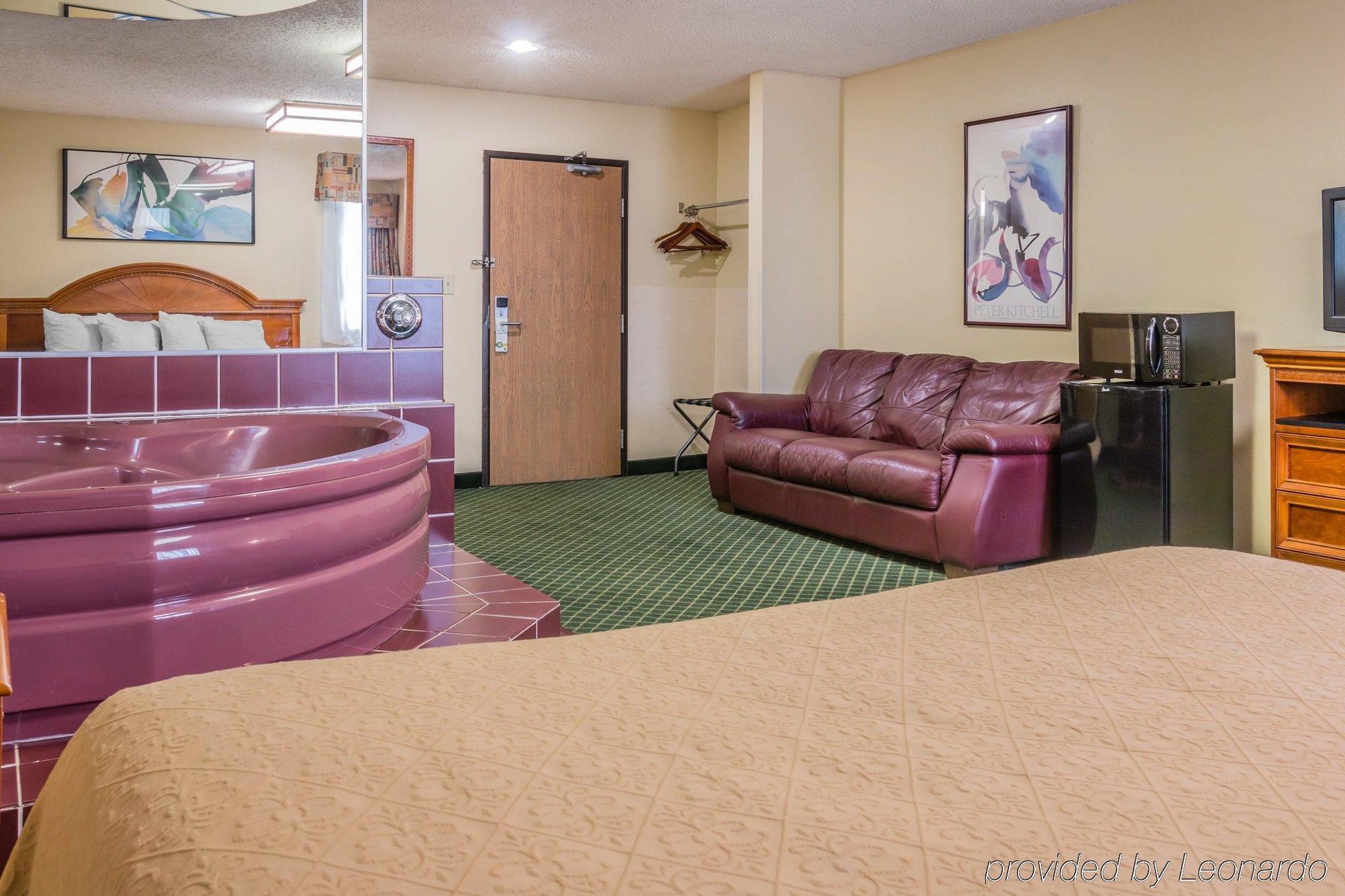 Quality Inn & Suites Detroit Metro Airport Romulus Dış mekan fotoğraf