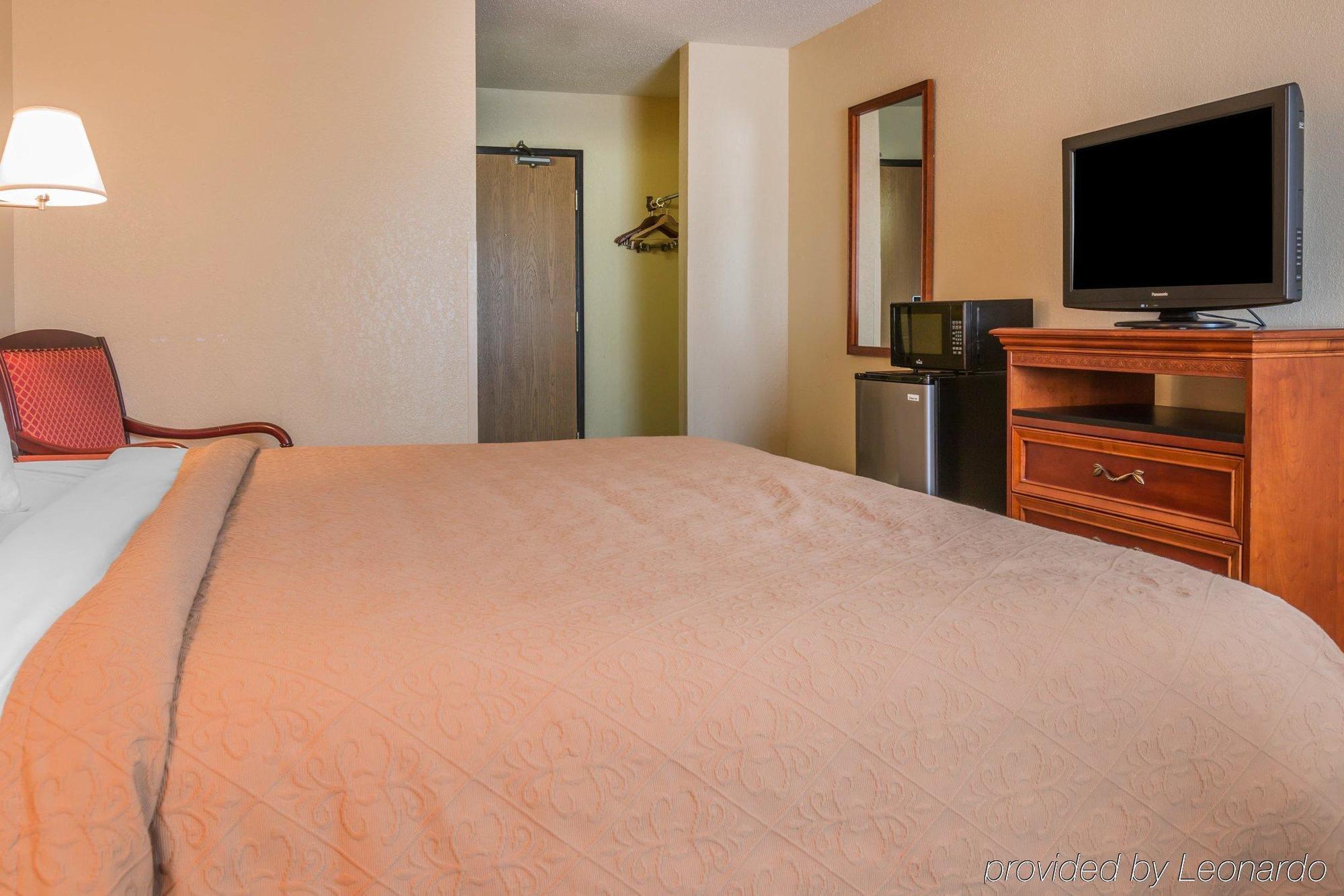 Quality Inn & Suites Detroit Metro Airport Romulus Dış mekan fotoğraf