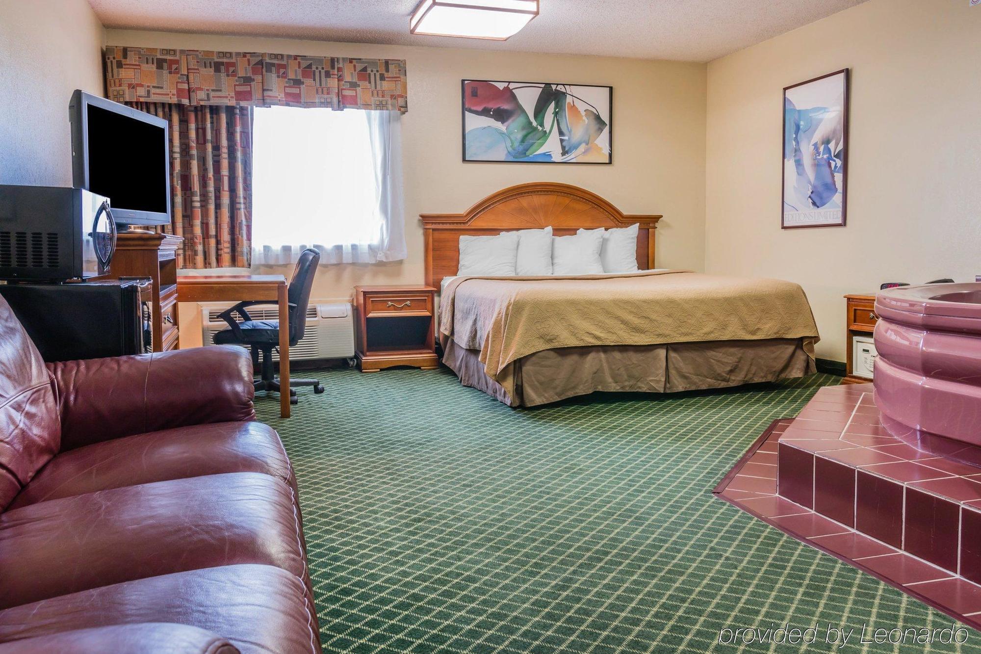 Quality Inn & Suites Detroit Metro Airport Romulus Dış mekan fotoğraf