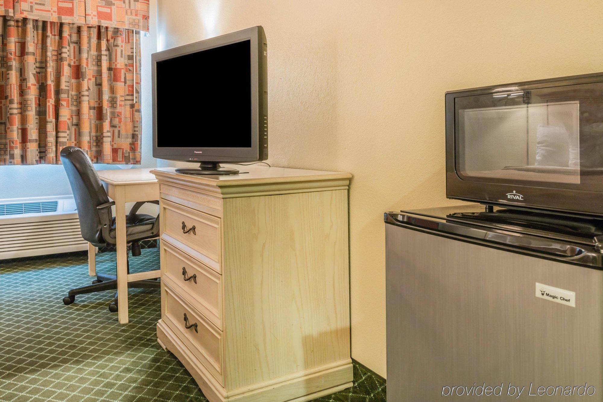 Quality Inn & Suites Detroit Metro Airport Romulus Dış mekan fotoğraf