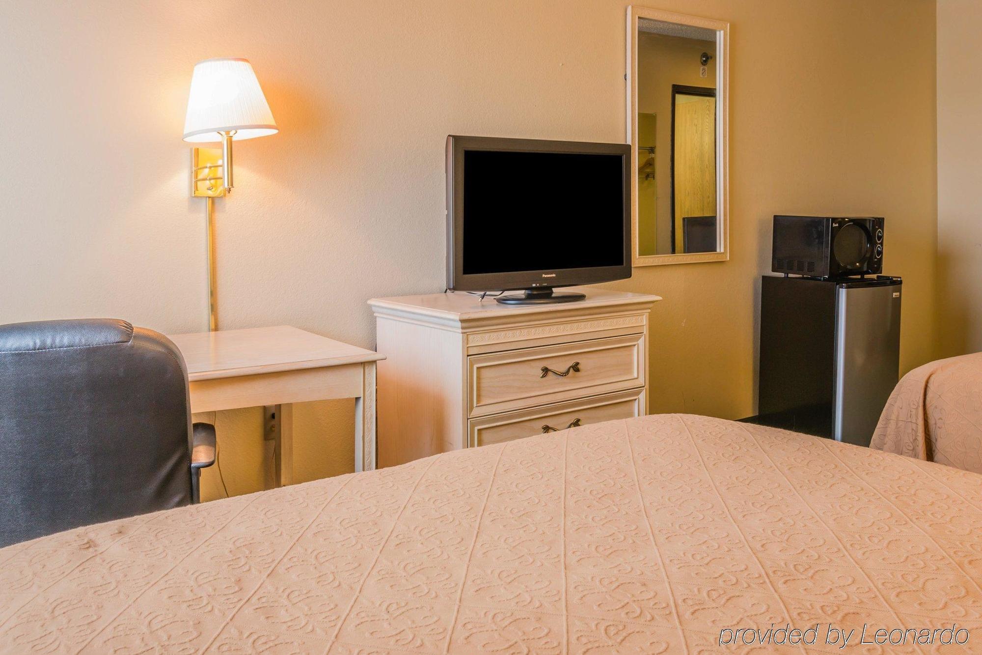Quality Inn & Suites Detroit Metro Airport Romulus Dış mekan fotoğraf