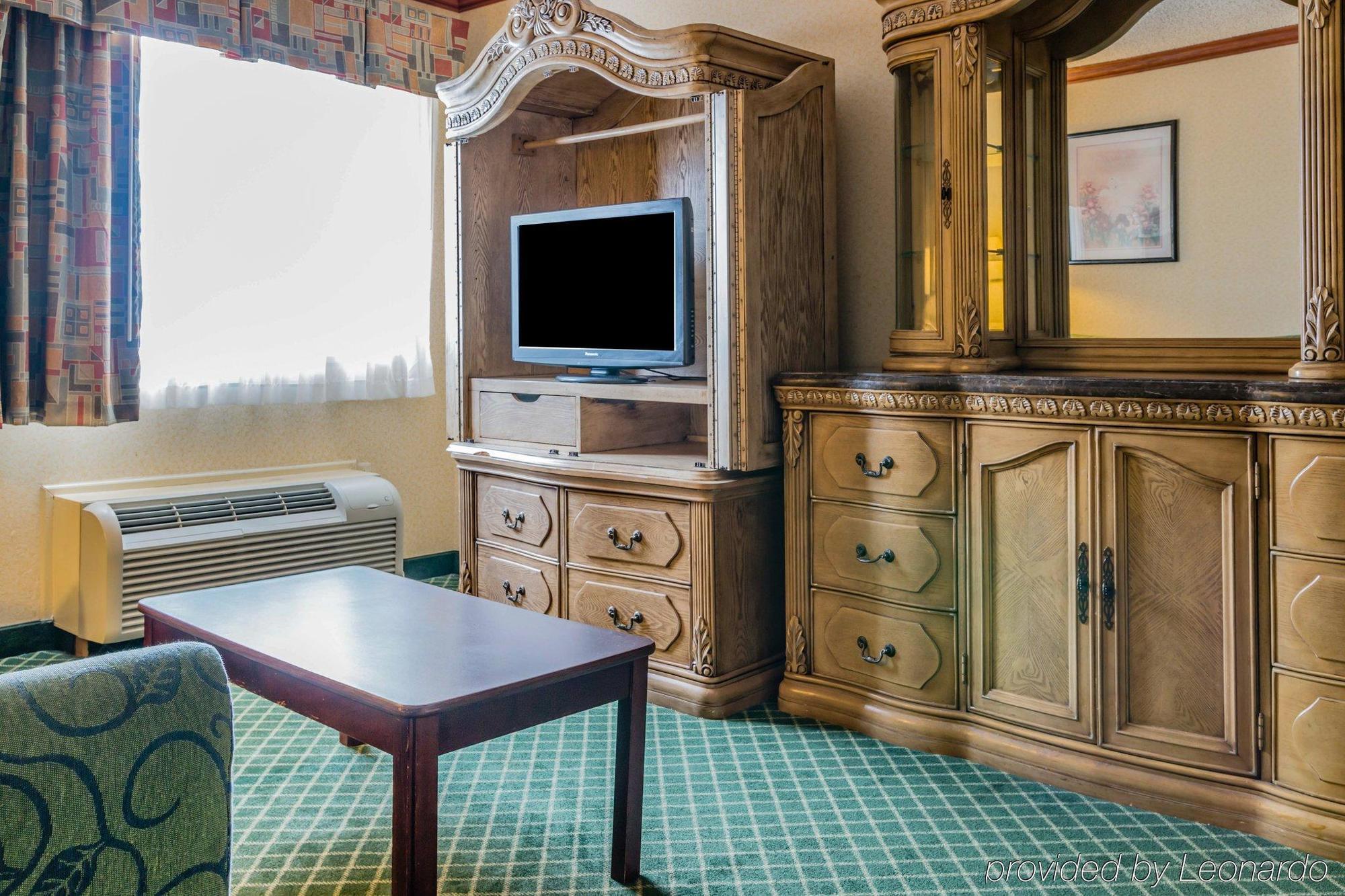 Quality Inn & Suites Detroit Metro Airport Romulus Dış mekan fotoğraf
