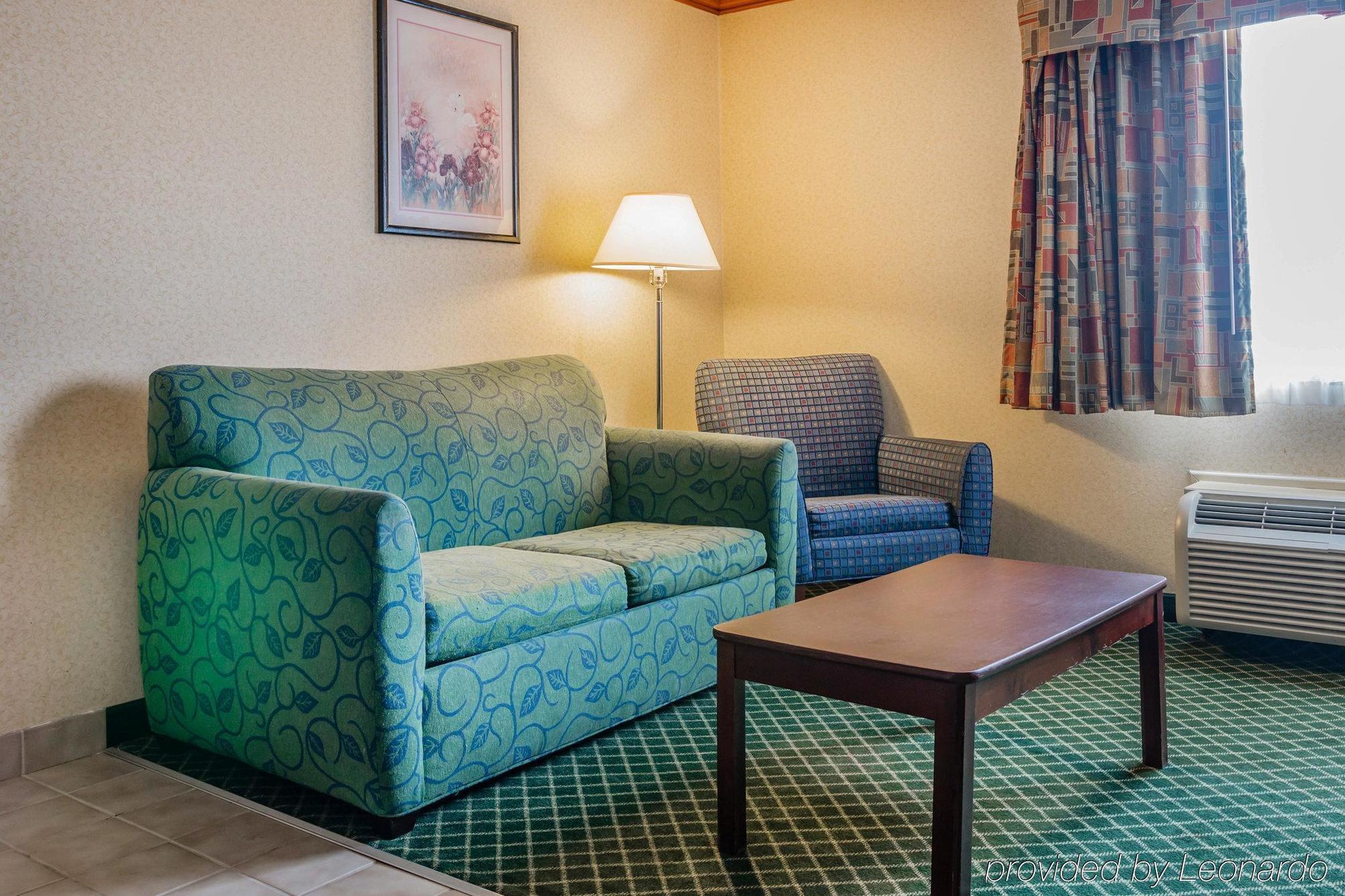 Quality Inn & Suites Detroit Metro Airport Romulus Dış mekan fotoğraf
